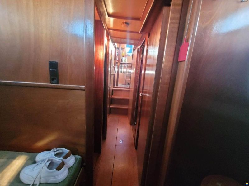 KETCH PILOTHOUSE 49