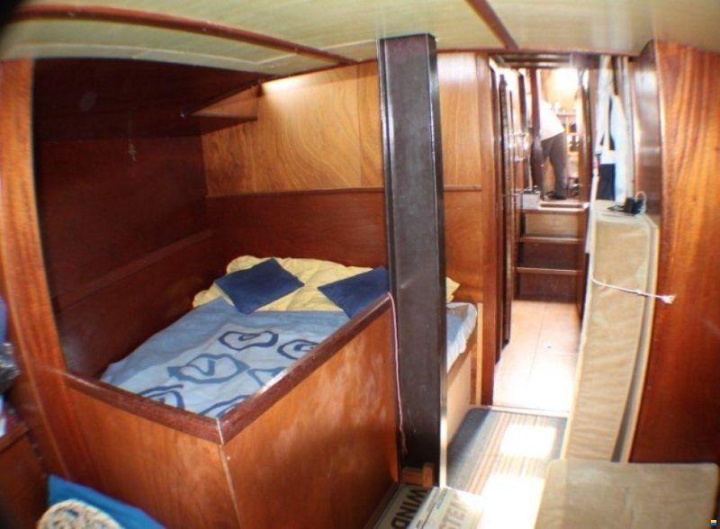 KETCH PILOTHOUSE 49