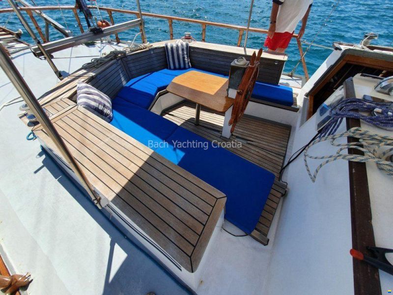 KETCH PILOTHOUSE 49
