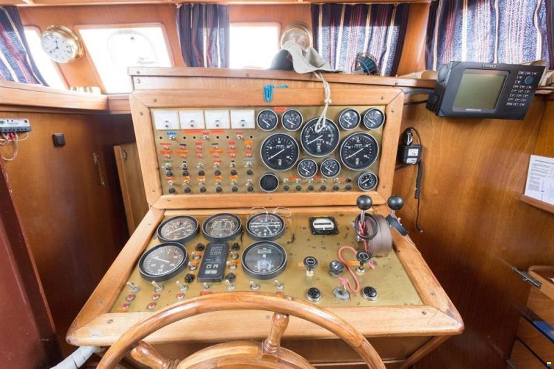 KETCH PILOTHOUSE 49
