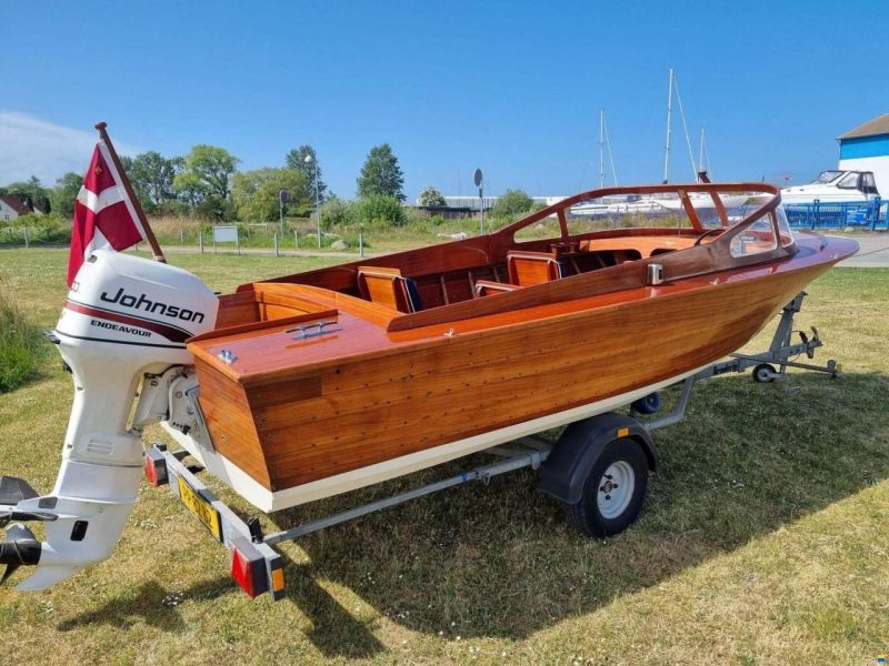 Classic Mahogany Daycruiser