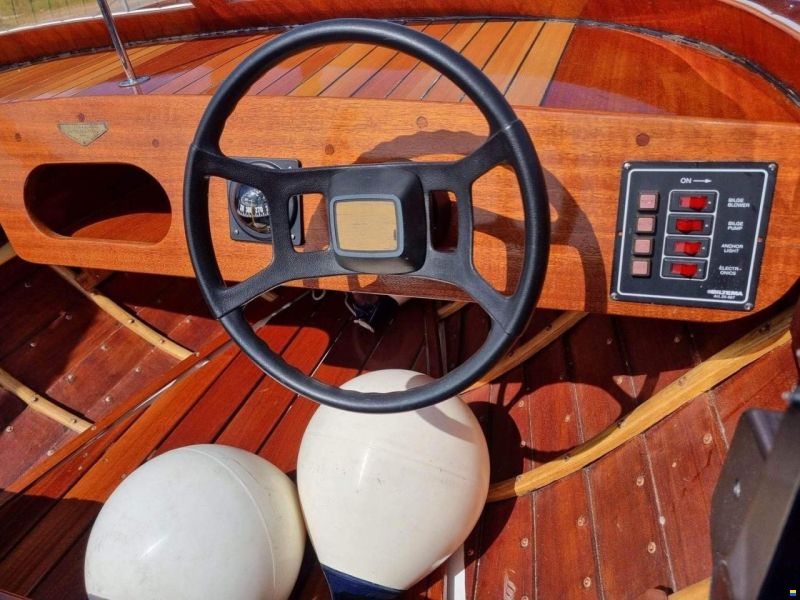 Classic Mahogany Daycruiser