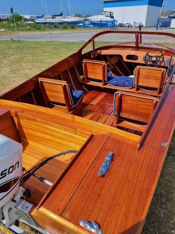 Classic Mahogany Daycruiser