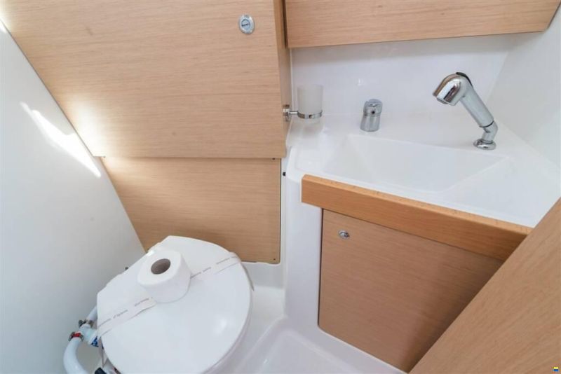 Beneteau Oceanis 38