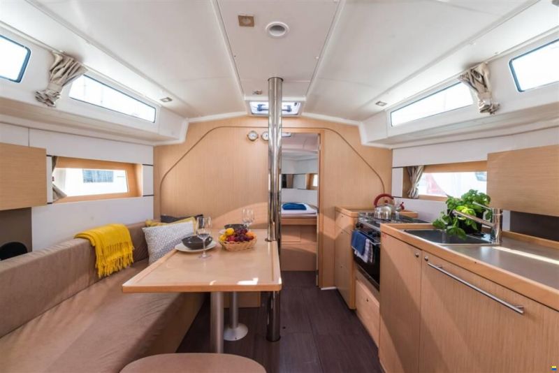 Beneteau Oceanis 38