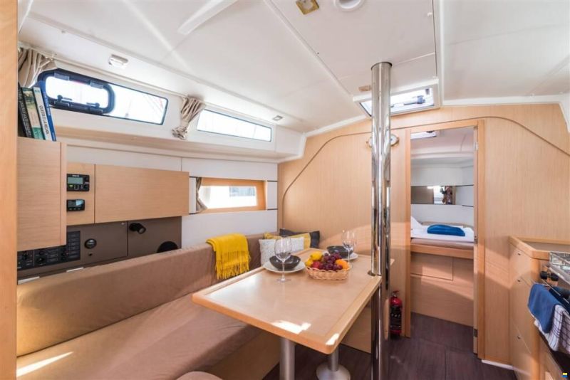 Beneteau Oceanis 38