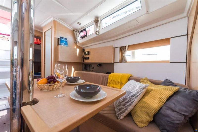 Beneteau Oceanis 38
