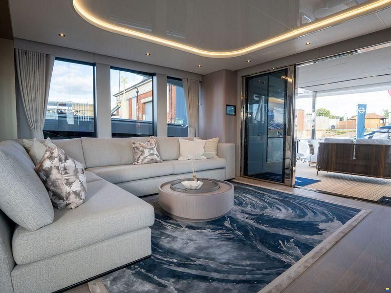 Sunseeker 82 Ocean Enclosed
