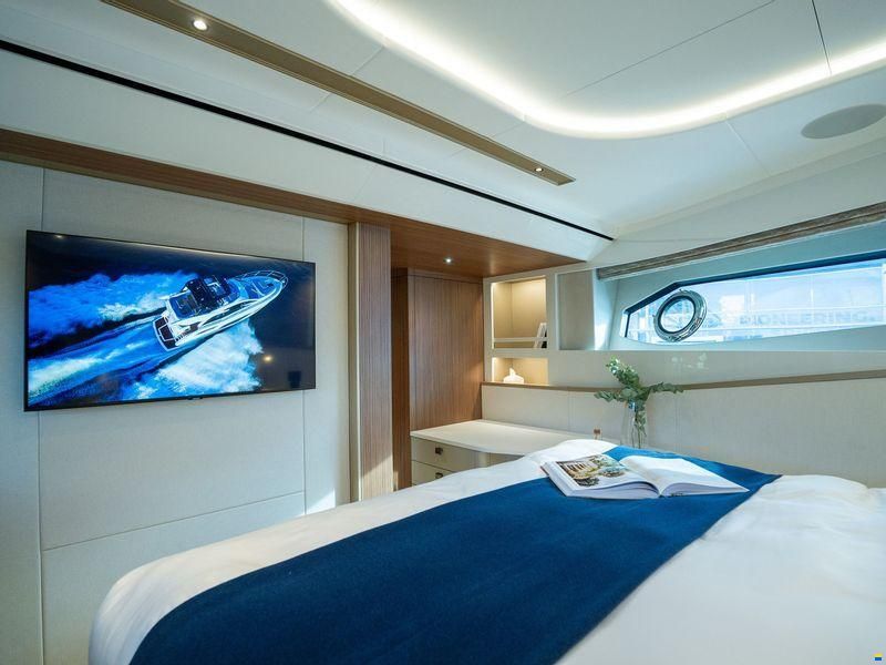 Sunseeker 82 Ocean Enclosed