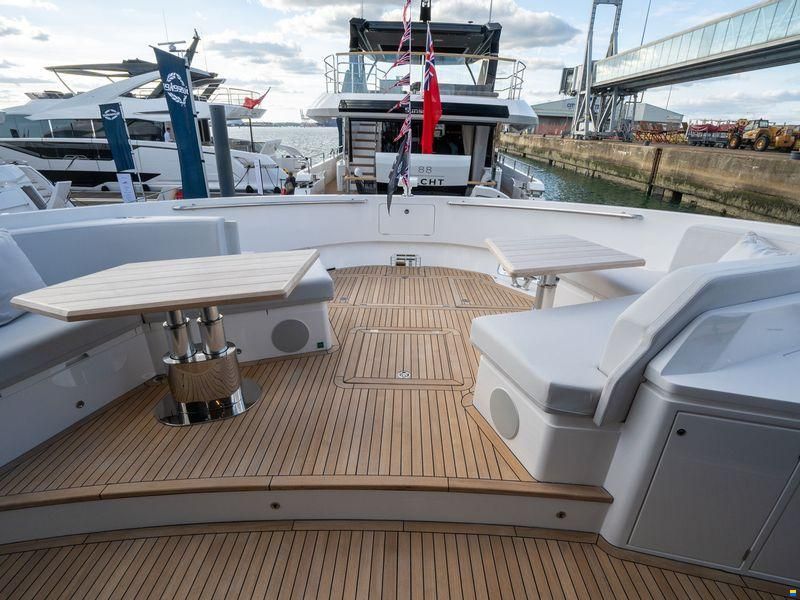 Sunseeker 82 Ocean Enclosed