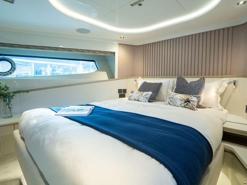 Sunseeker 82 Ocean Enclosed
