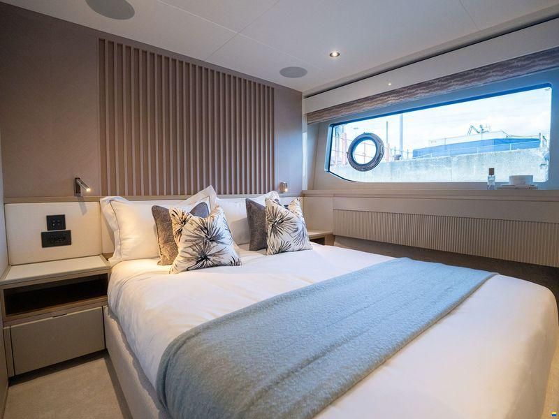 Sunseeker 82 Ocean Enclosed
