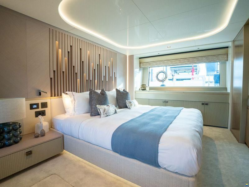 Sunseeker 82 Ocean Enclosed
