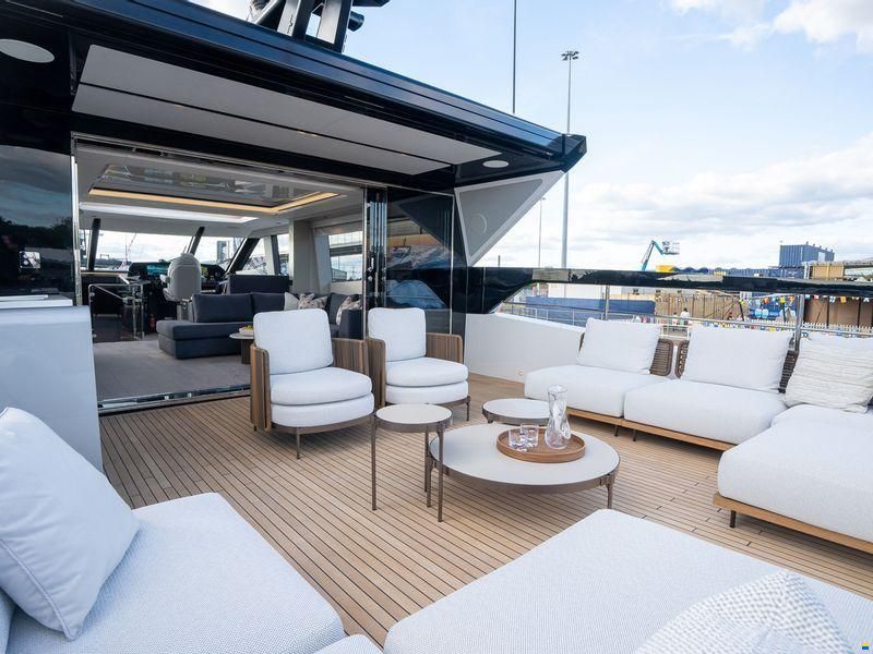 Sunseeker 82 Ocean Enclosed