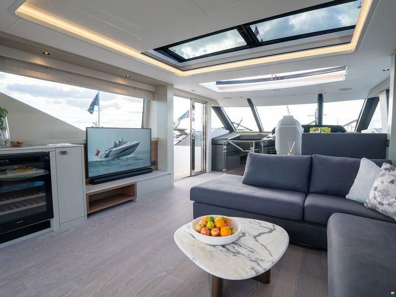 Sunseeker 82 Ocean Enclosed