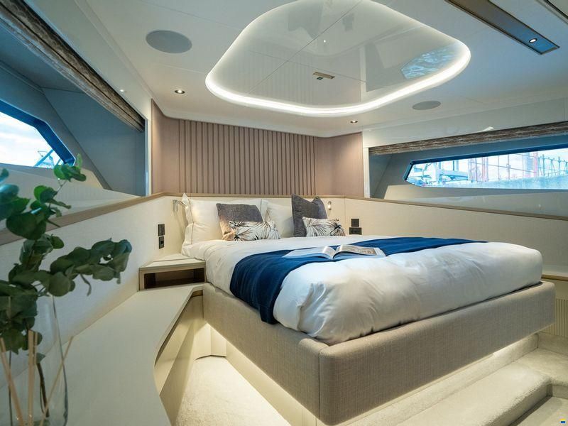 Sunseeker 82 Ocean Enclosed