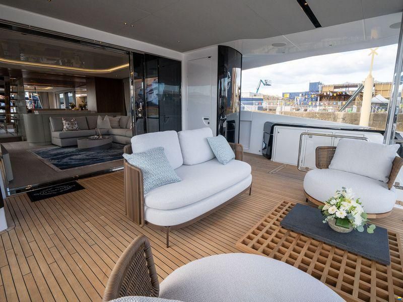 Sunseeker 82 Ocean Enclosed