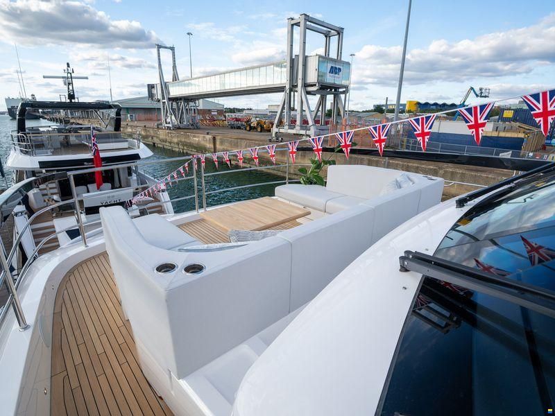 Sunseeker 82 Ocean Enclosed
