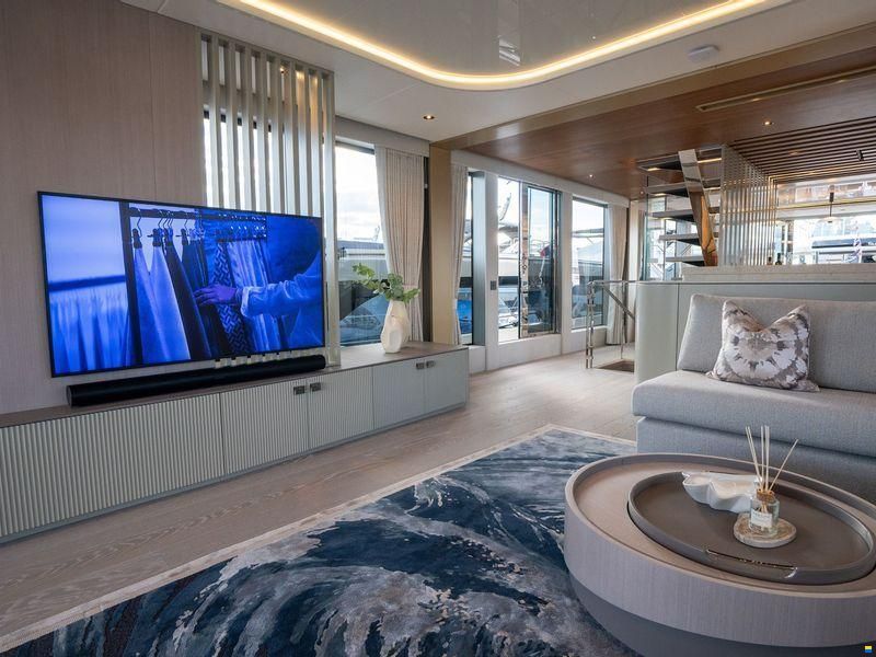 Sunseeker 82 Ocean Enclosed