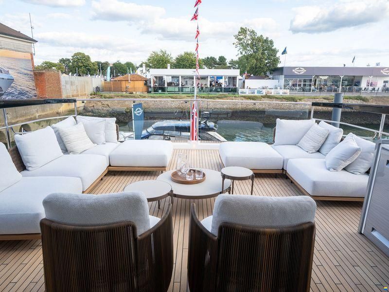 Sunseeker 82 Ocean Enclosed