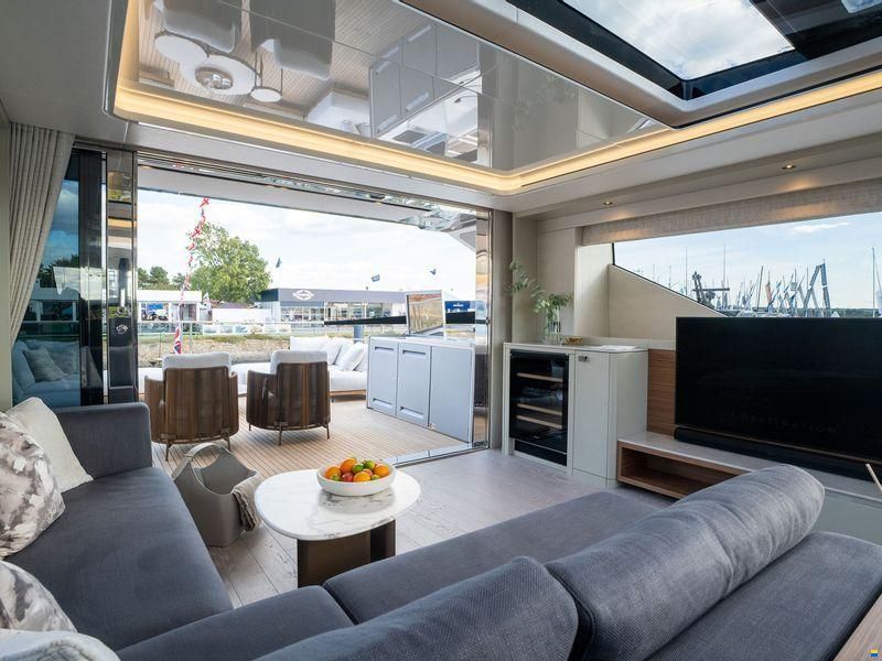 Sunseeker 82 Ocean Enclosed