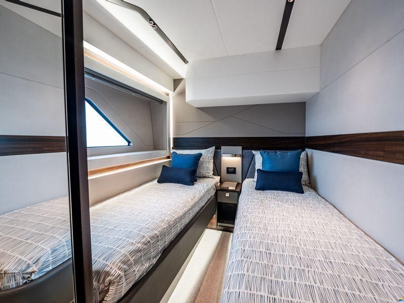 Sunseeker Predator 65