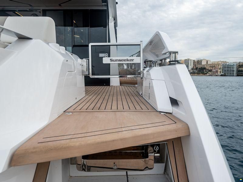 Sunseeker Predator 65