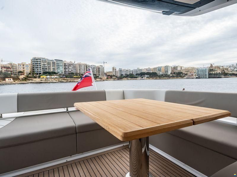 Sunseeker Predator 65