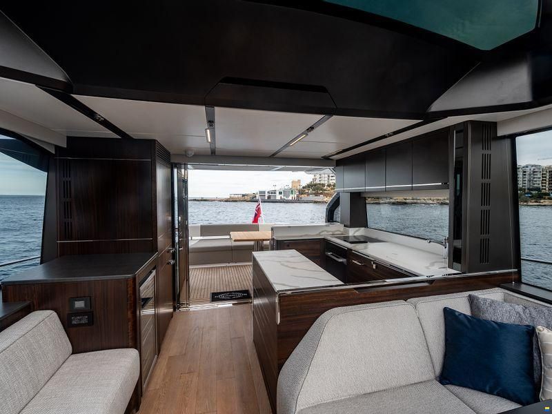 Sunseeker Predator 65