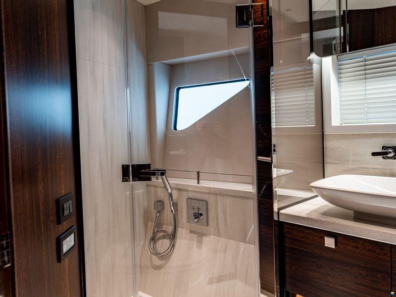 Sunseeker Predator 65