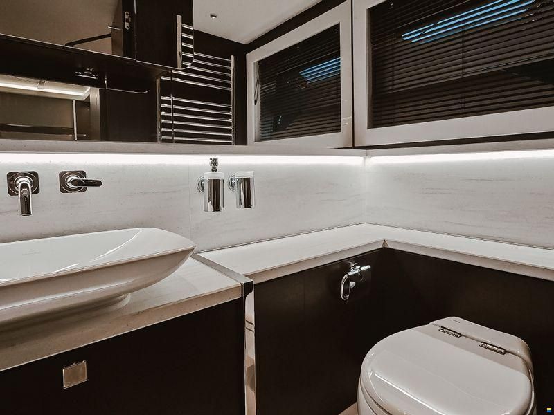 Sunseeker Predator 65