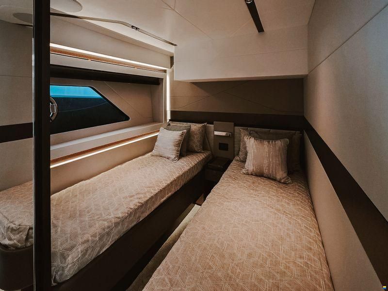 Sunseeker Predator 65
