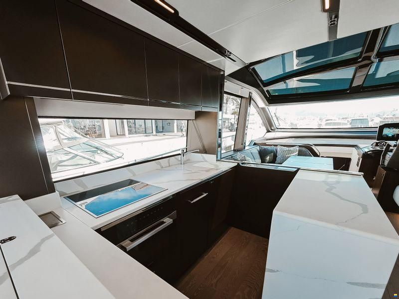 Sunseeker Predator 65