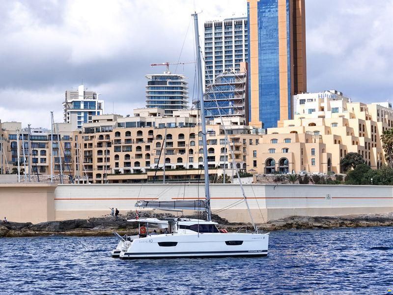 Fountaine Pajot Lucia 40