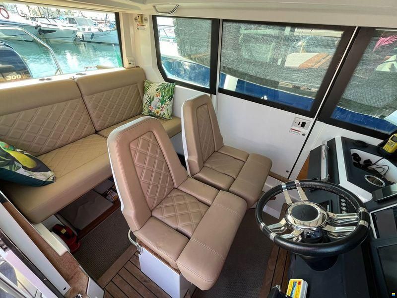 Axopar 28 Cabin