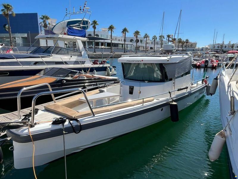 Axopar 28 Cabin