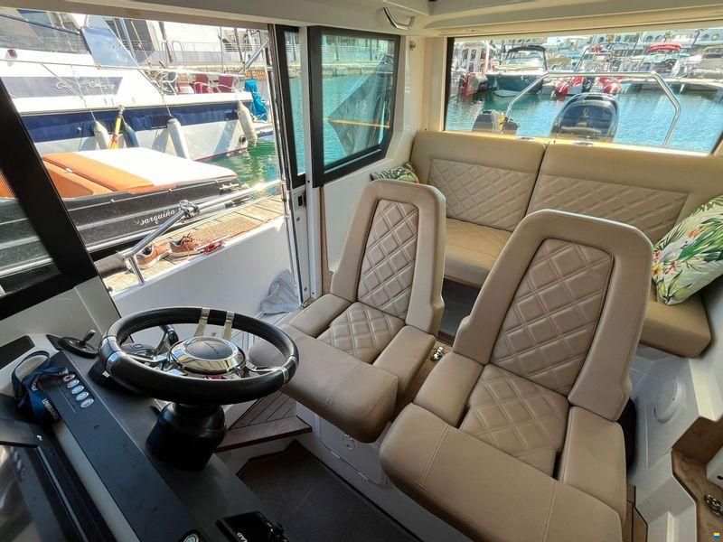 Axopar 28 Cabin