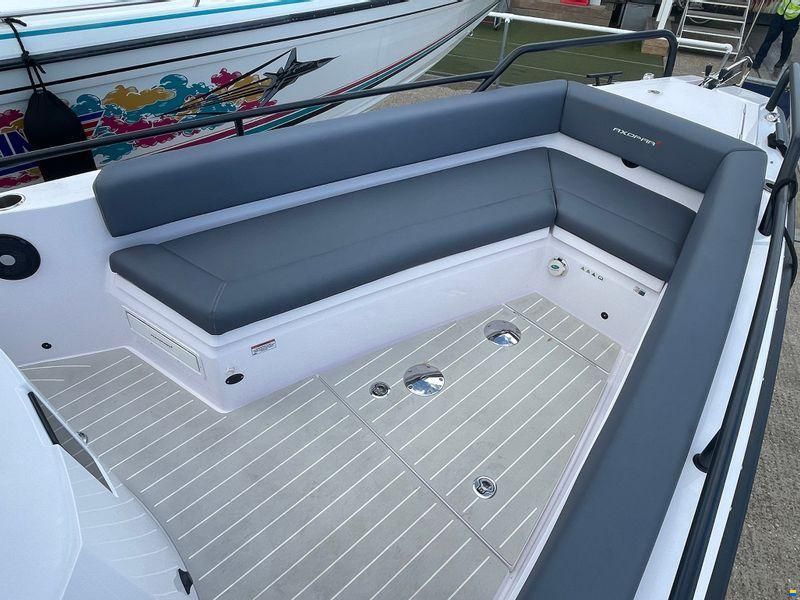Axopar 28 Cabin
