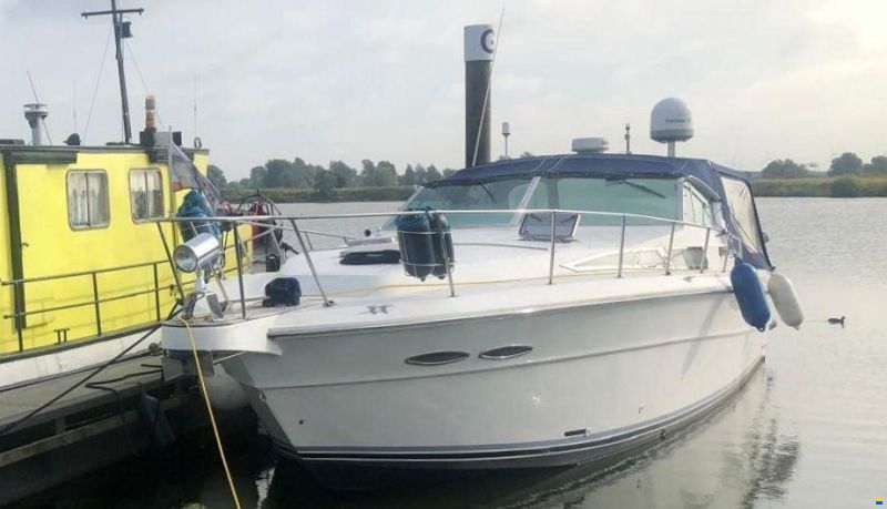 Sea Ray 400 Express Cruiser