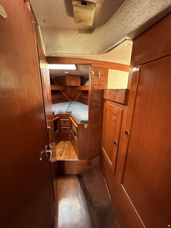 Hallberg Rassy 352