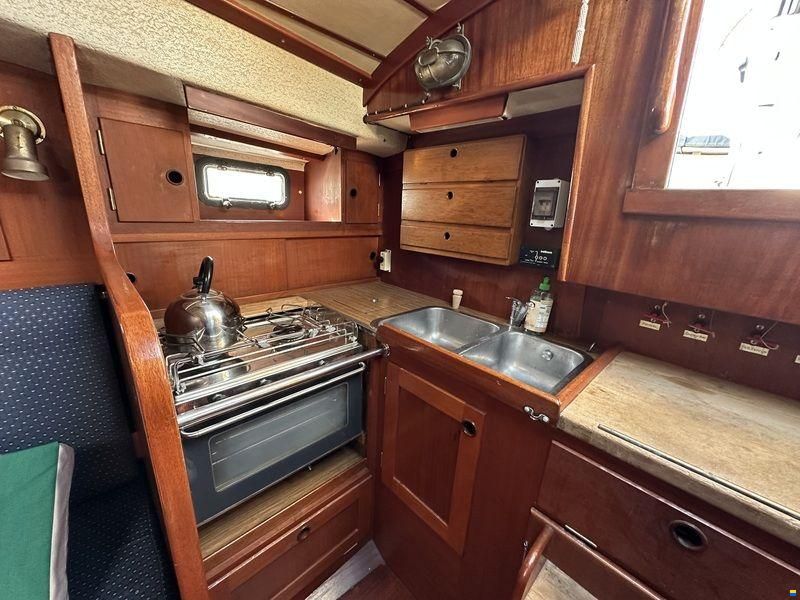 Hallberg Rassy 352