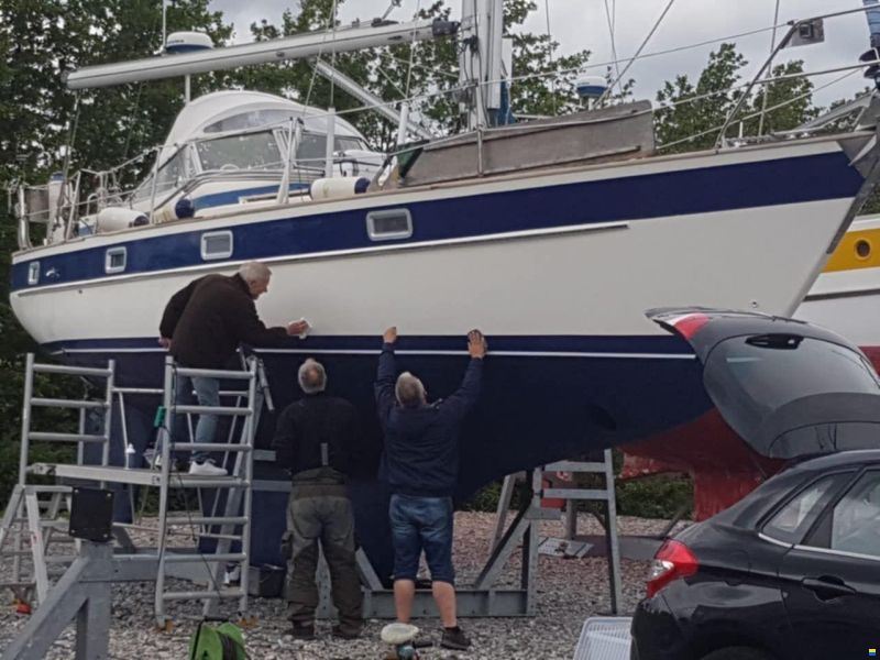 Hallberg Rassy 352