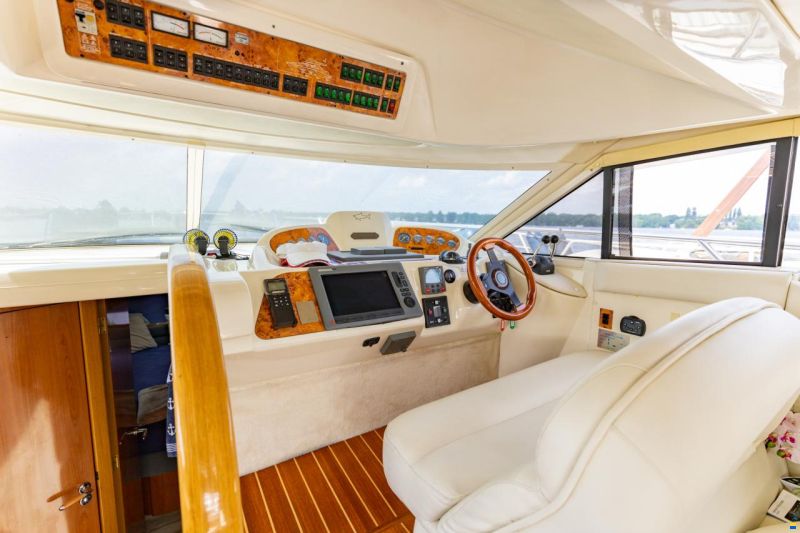 Sealine F37 Flybridge