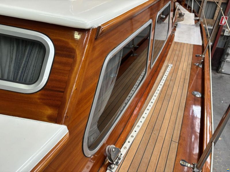 33 Fod Mahogny Ketch