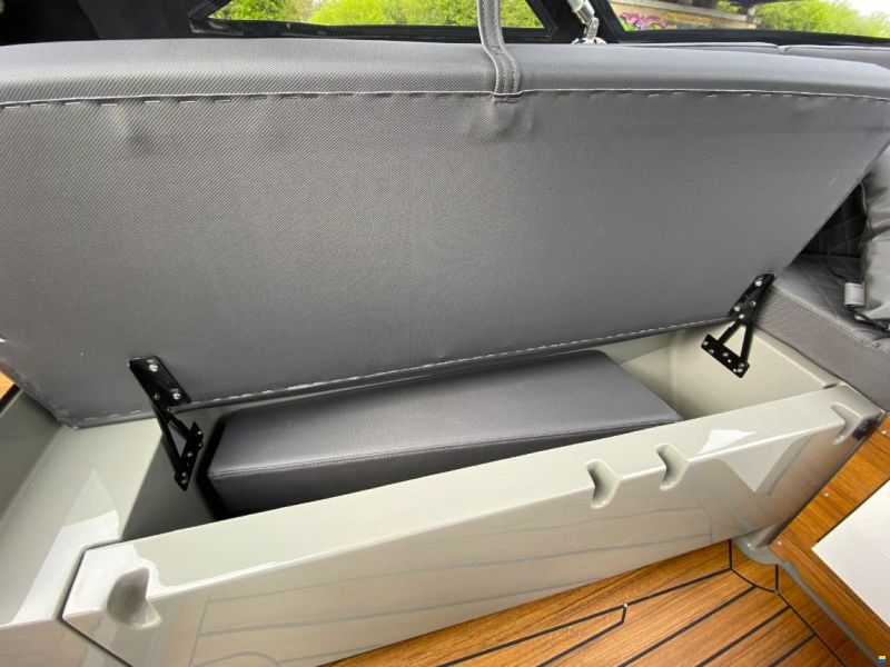 Corsiva 600 Tender
