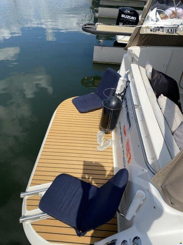 Maxum 2900 SCR