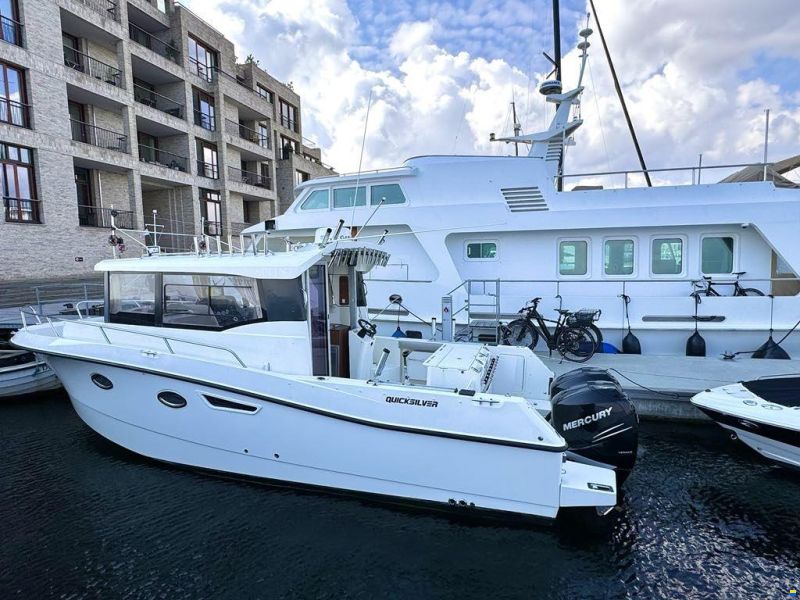 Quicksilver 905 pilothouse (twin 225)
