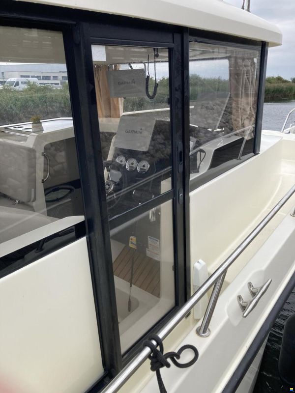 Quicksilver 905 pilothouse (twin 225)