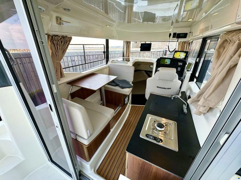 Quicksilver 905 pilothouse (twin 225)