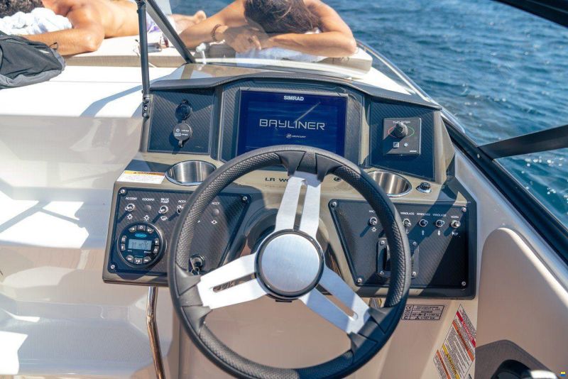 Bayliner VR6 CUDDY OUTBOARD